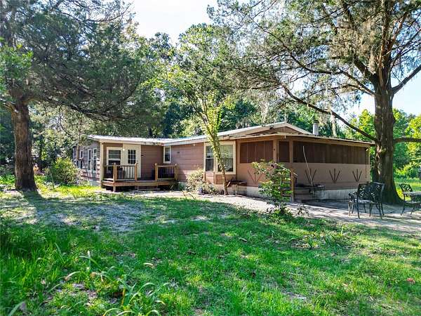 9.82 Acres of Residential Land with Home for Sale in Morriston, Florida