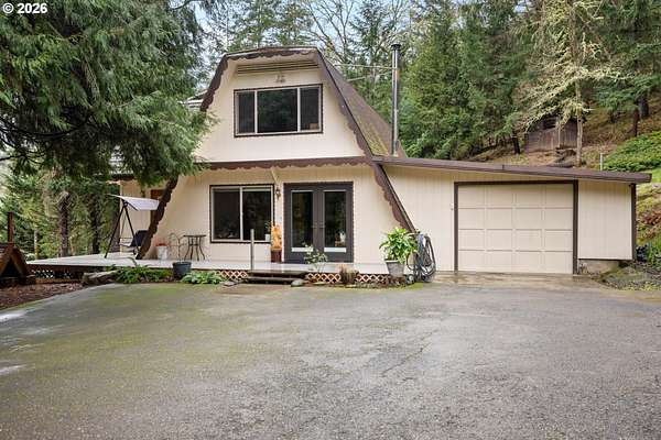 4.6 Acres of Residential Land with Home for Sale in Roseburg, Oregon