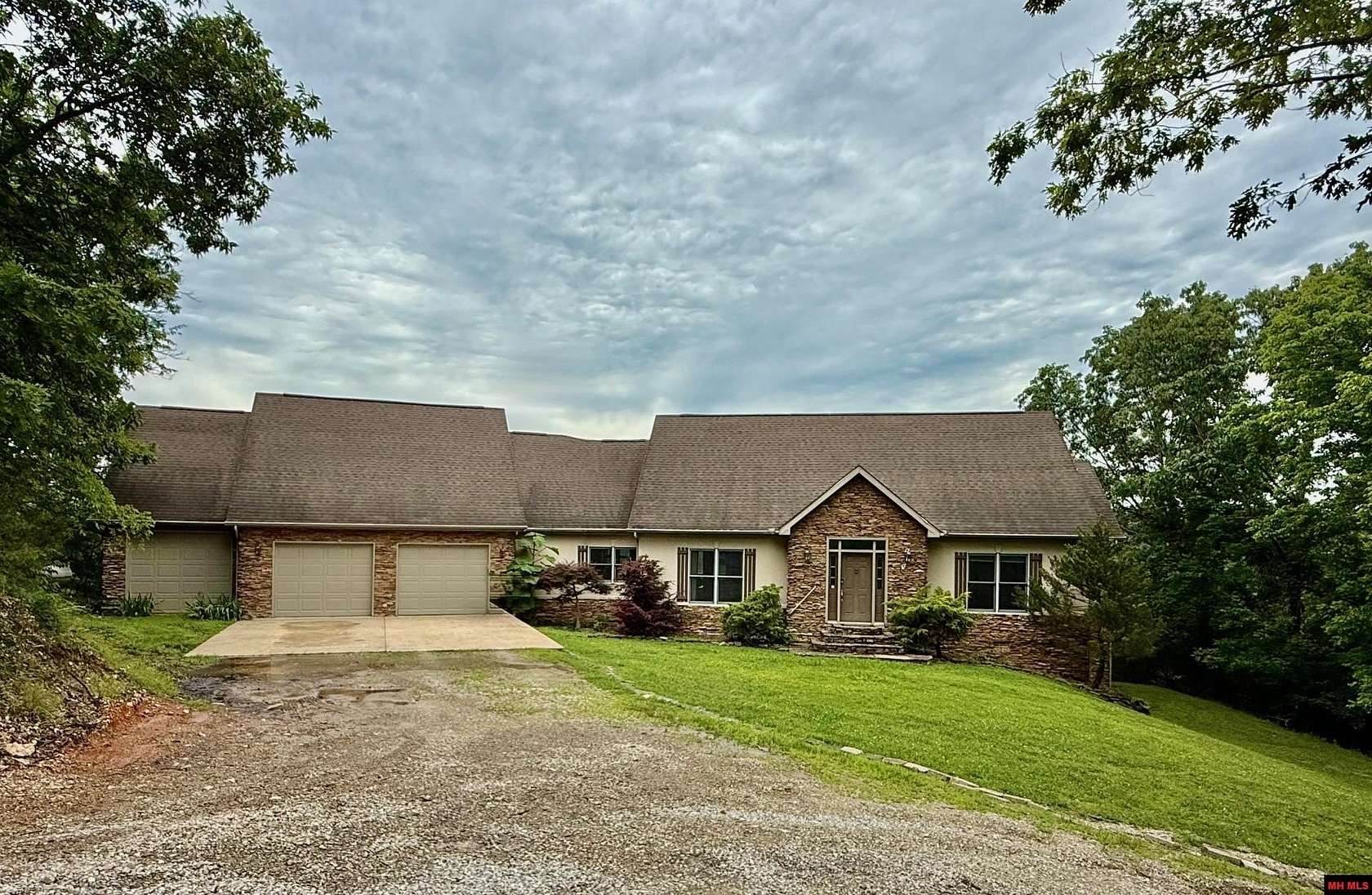 3.27 Acres of Residential Land with Home for Sale in Flippin, Arkansas