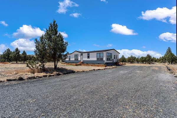 1.9 Acres of Residential Land with Home for Sale in Prineville, Oregon
