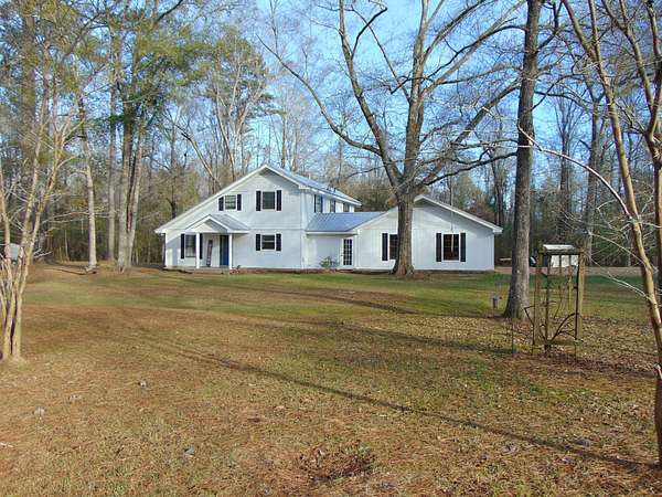2.78 Acres of Residential Land with Home for Sale in Crystal Springs, Mississippi
