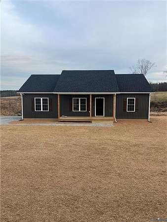 5.14 Acres of Residential Land with Home for Sale in Amelia Court House, Virginia