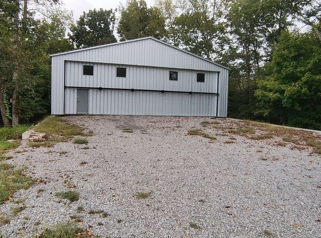 5.12 Acres of Residential Land for Sale in Chapmansboro, Tennessee