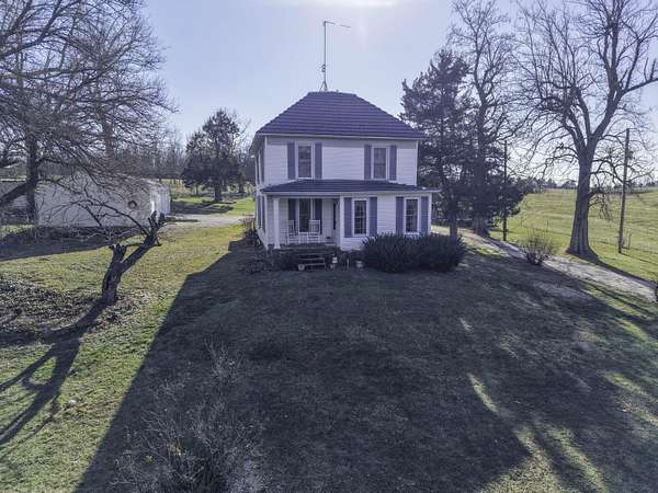 3.22 Acres of Residential Land with Home for Sale in Billings, Missouri