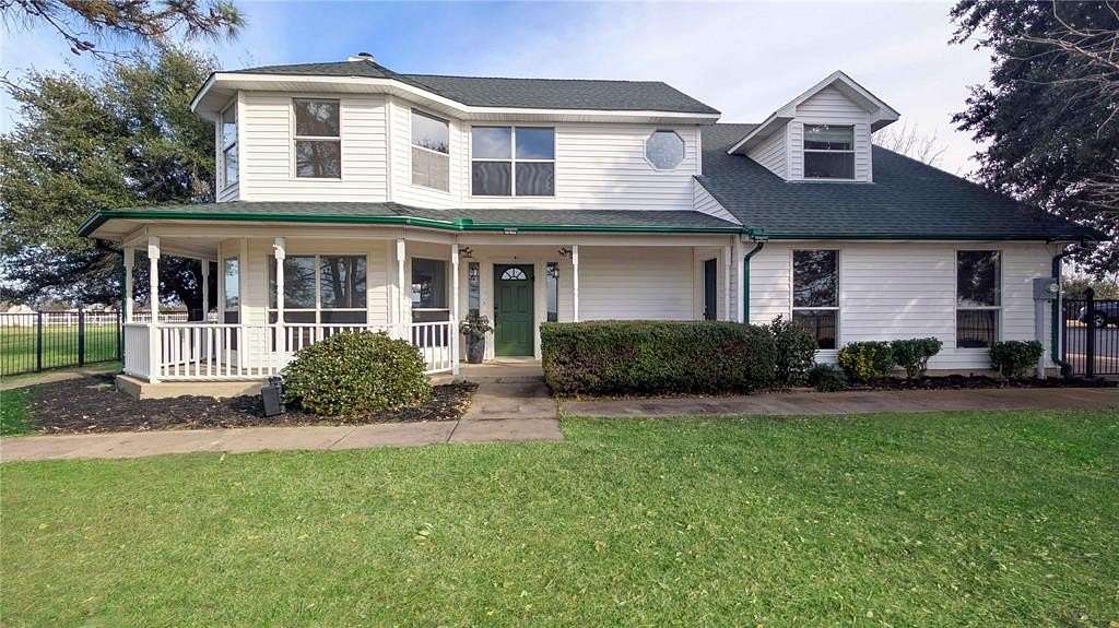 11 Acres of Land with Home for Sale in Nevada, Texas