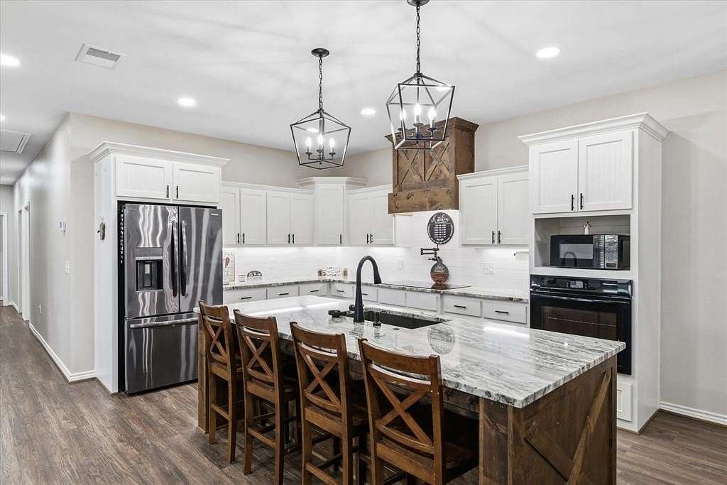 7 Acres of Residential Land with Home for Sale in Grand Saline, Texas