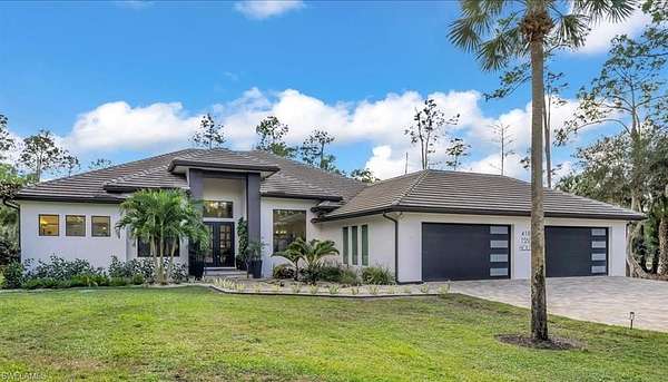 2.5 Acres of Residential Land with Home for Sale in Naples, Florida