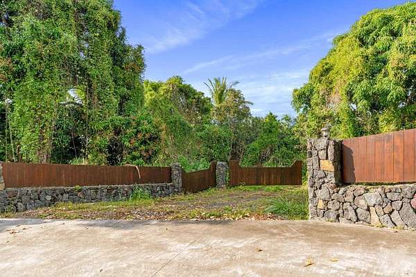 53.7 Acres of Recreational Land with Home for Sale in Captain Cook, Hawaii