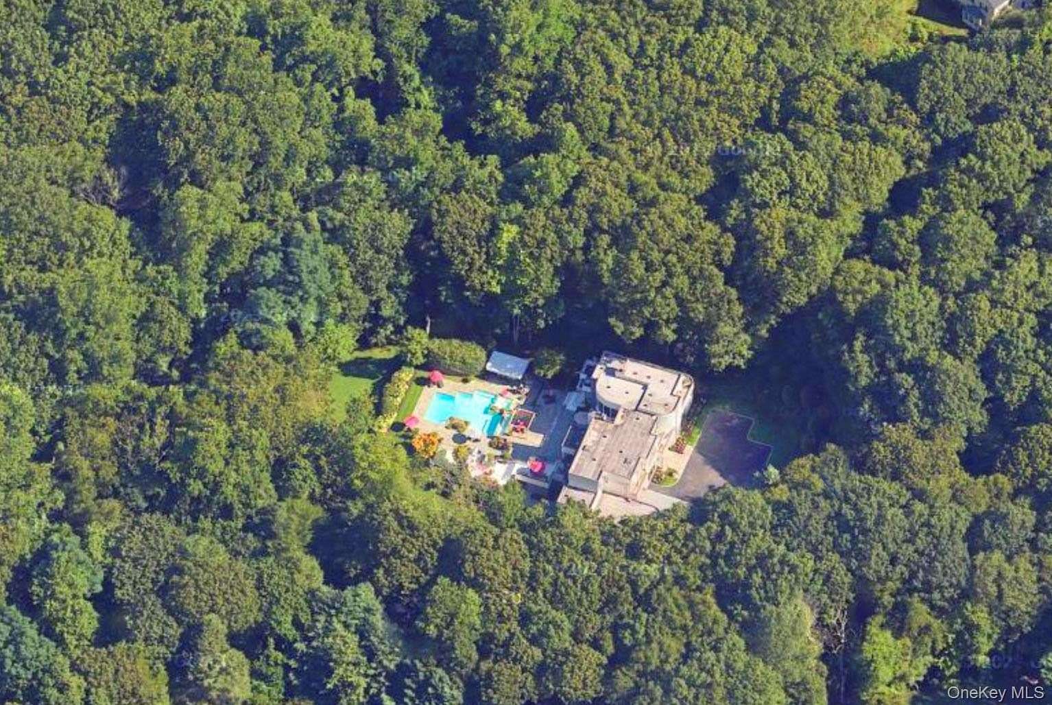 2.4 Acres of Residential Land with Home for Sale in Oyster Bay Cove, New York