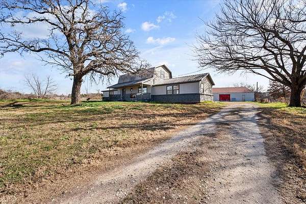 13.2 Acres of Land with Home for Sale in Paradise, Texas