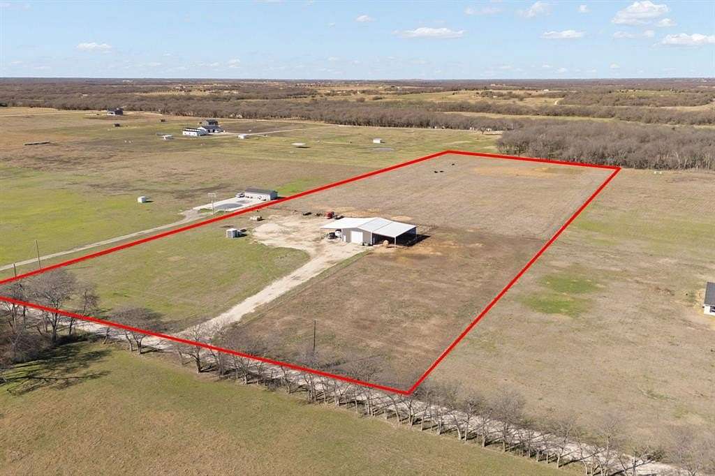 12.3 Acres of Land for Sale in Grandview, Texas