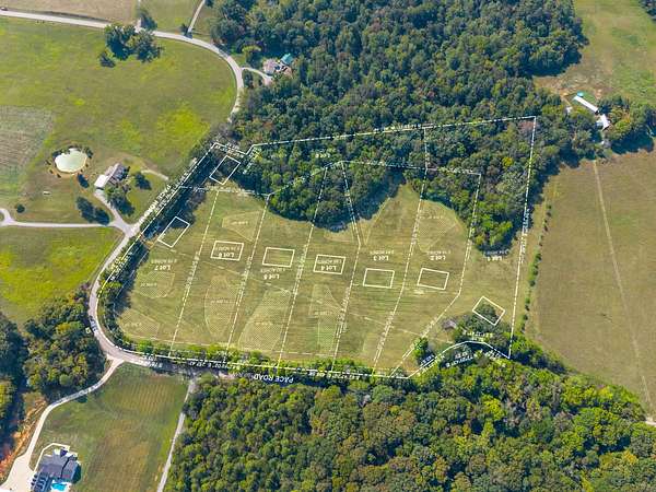 2 Acres of Residential Land with Home for Sale in Clarksville, Tennessee