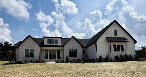 2 Acres of Land with Home for Sale in Clarksville, Tennessee