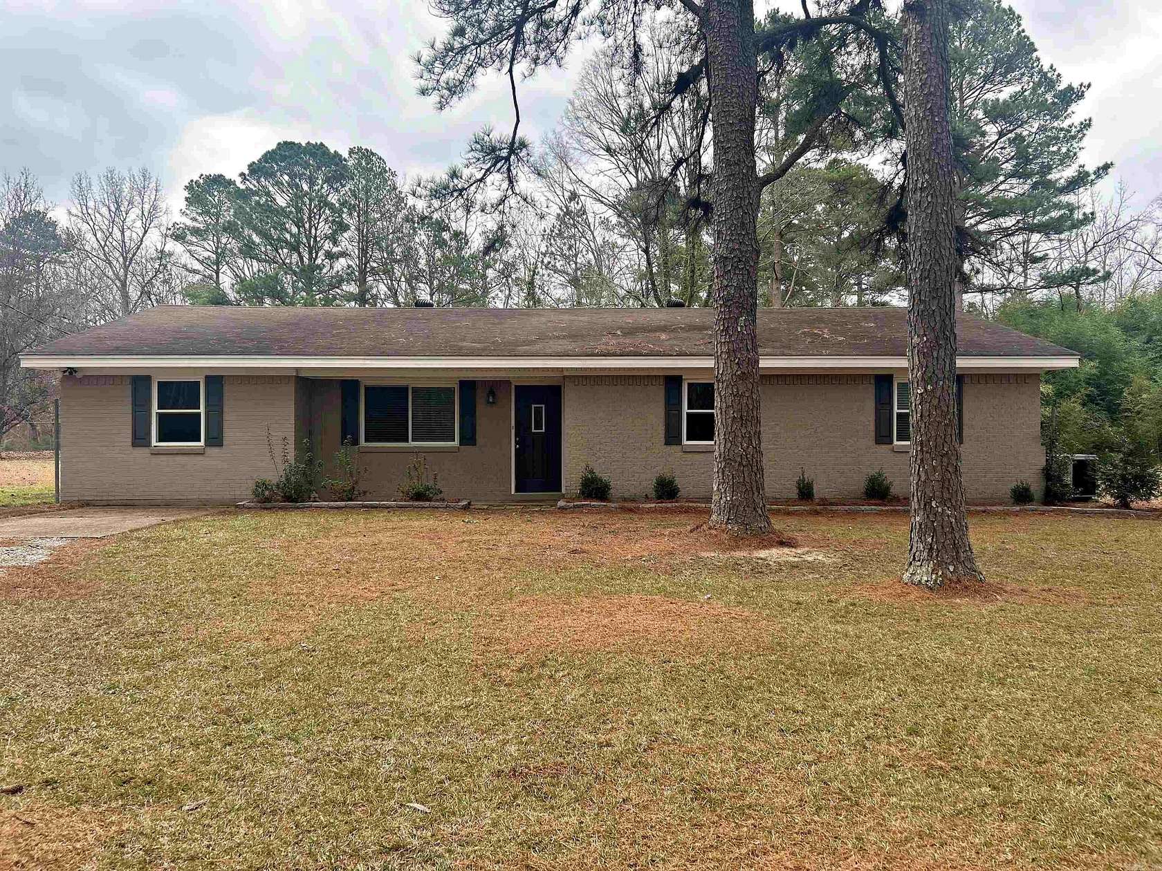 1.5 Acres of Land with Home for Sale in Arkadelphia, Arkansas