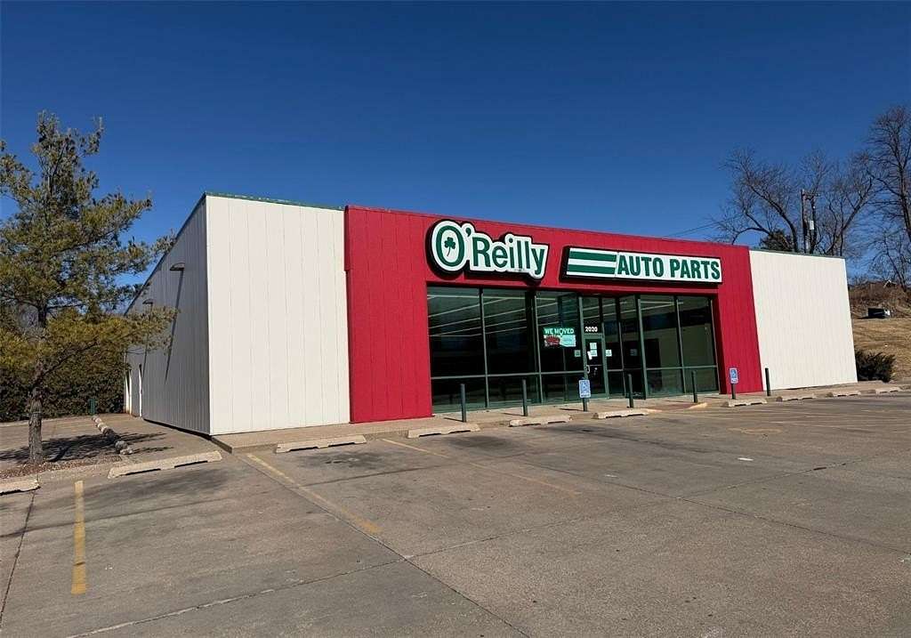 3.2 Acres of Improved Commercial Land for Sale in Davenport, Iowa