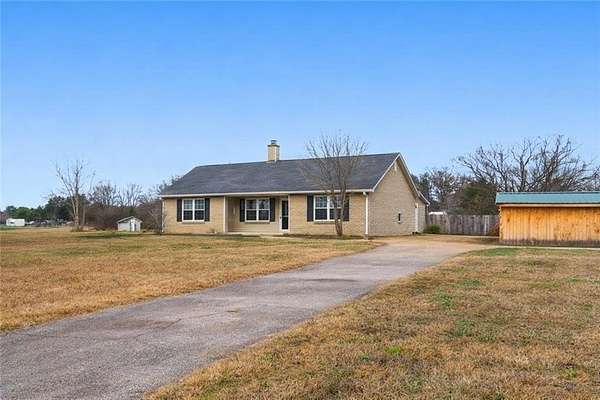 1.54 Acres of Residential Land with Home for Sale in Locust Grove, Georgia