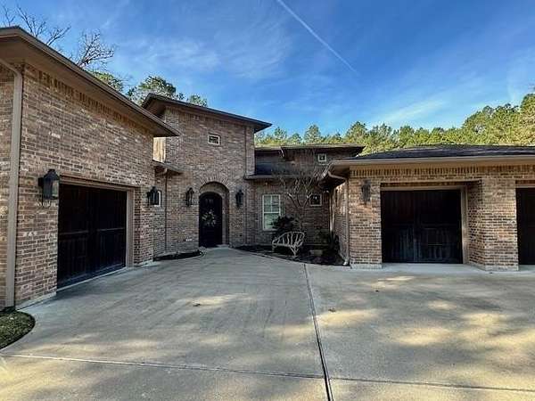 2 Acres of Residential Land with Home for Sale in Lufkin, Texas