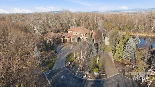 2 Acres of Residential Land with Home for Sale in Eagle, Idaho