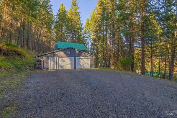 2 Acres of Residential Land with Home for Sale in Lewiston, Idaho