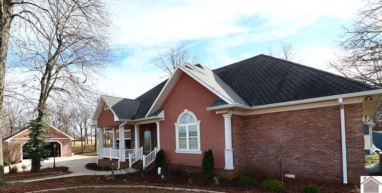 5 Acres of Residential Land with Home for Sale in Mayfield, Kentucky