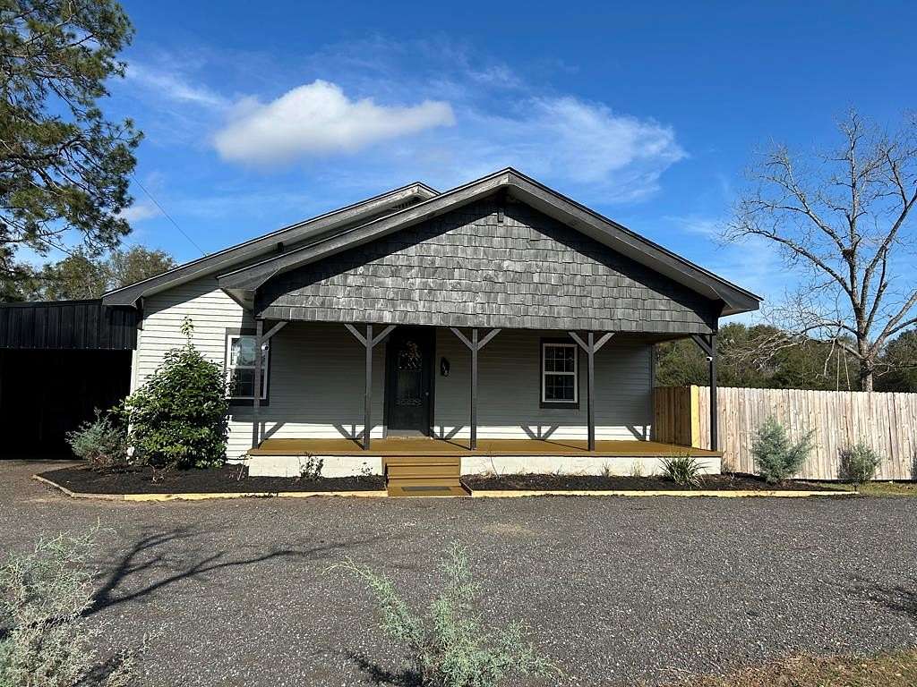 2.83 Acres of Residential Land with Home for Sale in Reidsville, Georgia