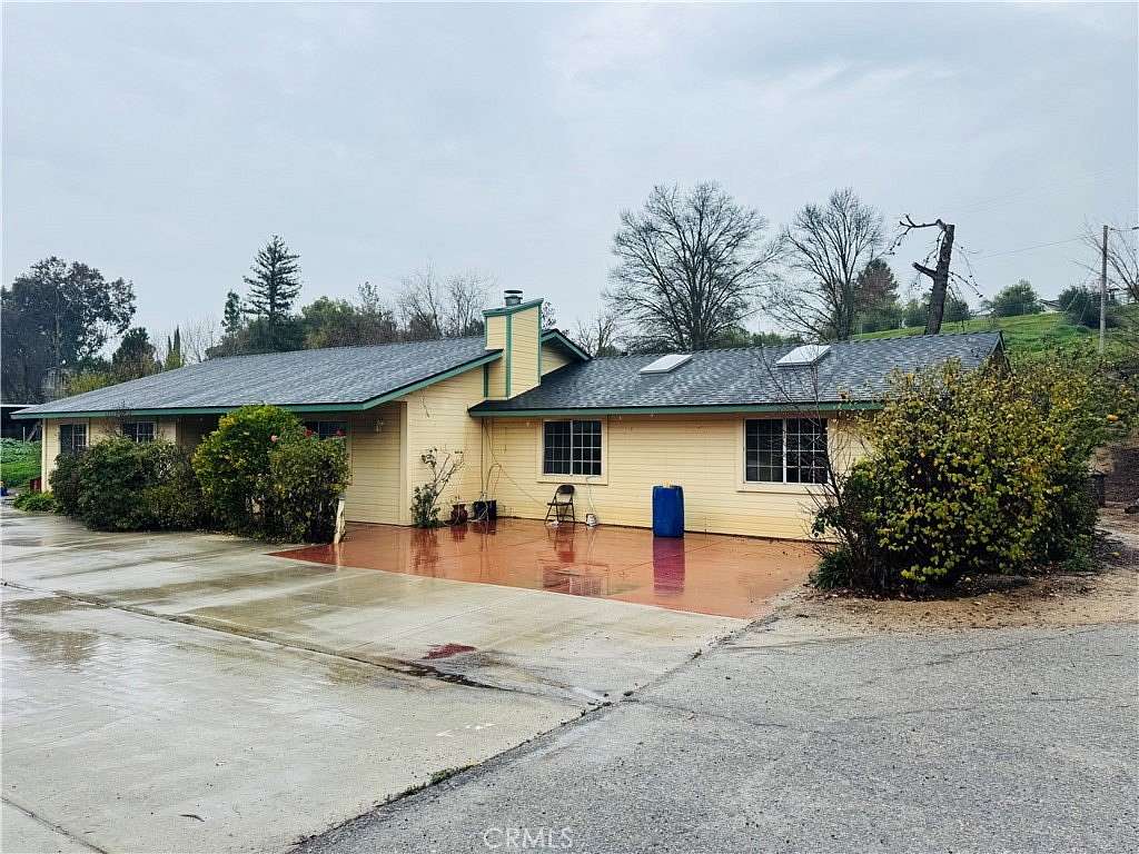 2 Acres of Residential Land with Home for Sale in Paso Robles, California