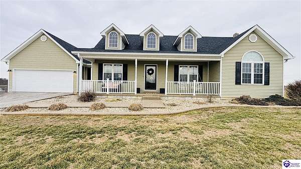 1.3 Acres of Residential Land with Home for Sale in Summersville, Kentucky