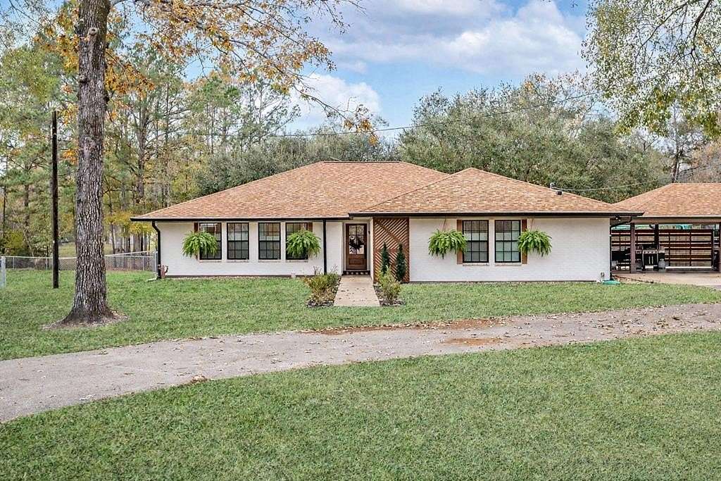 5 Acres of Residential Land with Home for Sale in Huntington, Texas