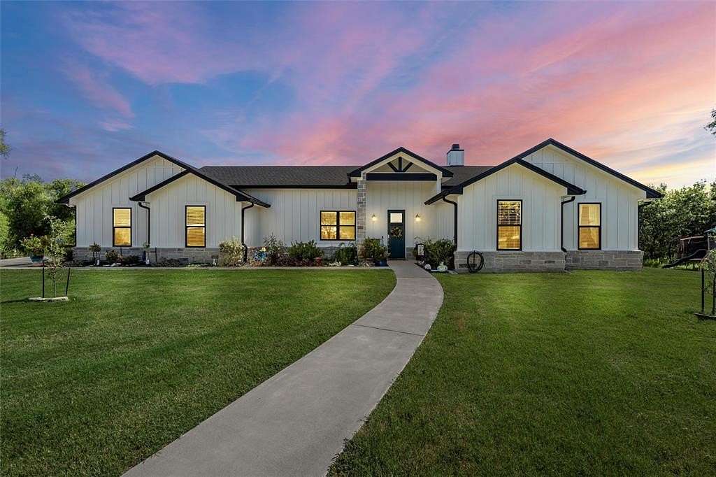 5.79 Acres of Residential Land with Home for Sale in Robinson, Texas