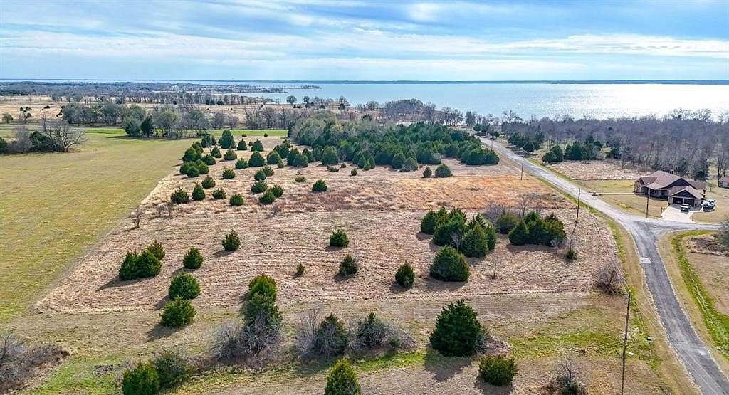 2 Acres of Residential Land for Sale in Kerens, Texas
