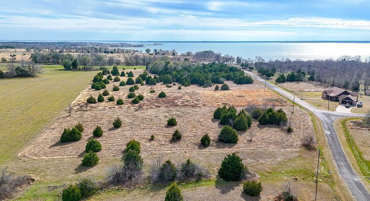 2 Acres of Residential Land for Sale in Kerens, Texas
