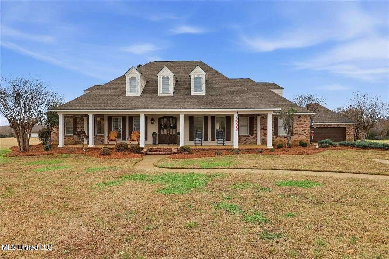 2 Acres of Residential Land with Home for Sale in Madison, Mississippi