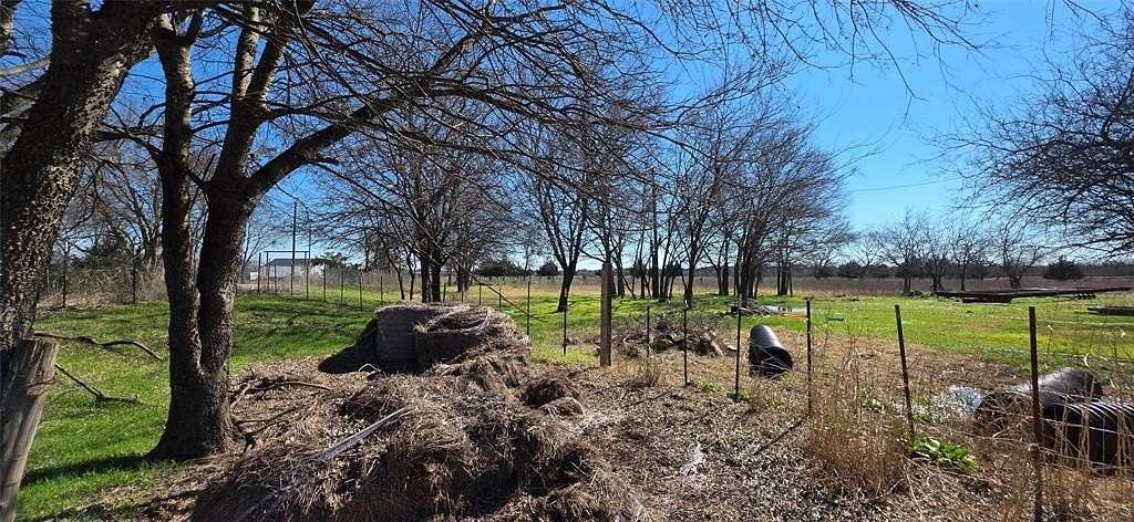 5.2 Acres of Agricultural Land for Sale in Corsicana, Texas