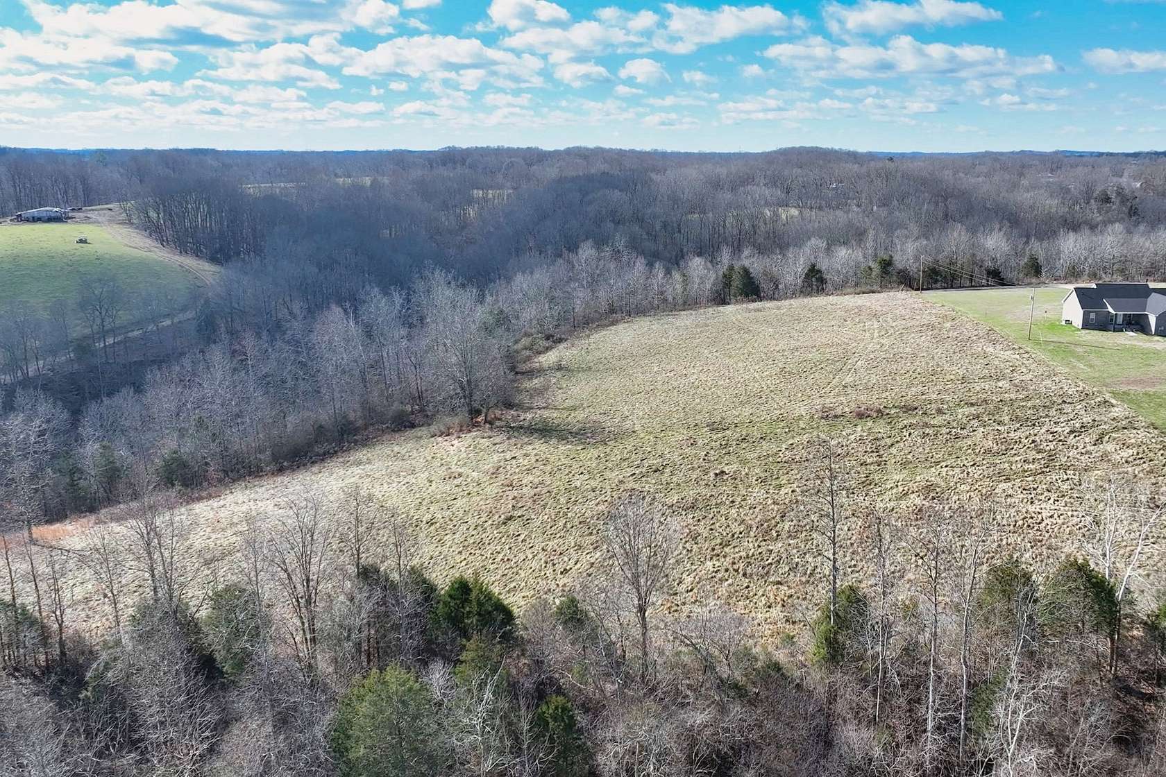 10 Acres of Land for Sale in Lafayette, Tennessee