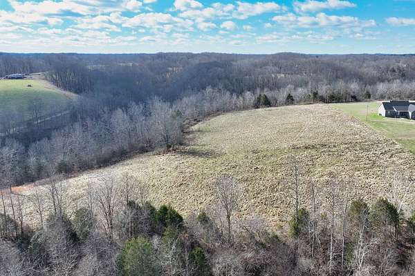 10 Acres of Land for Sale in Lafayette, Tennessee