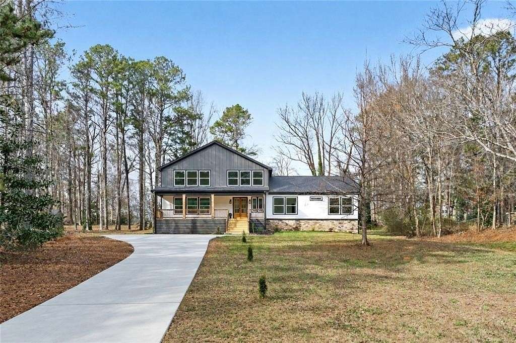 1.59 Acres of Residential Land with Home for Sale in Fayetteville, Georgia