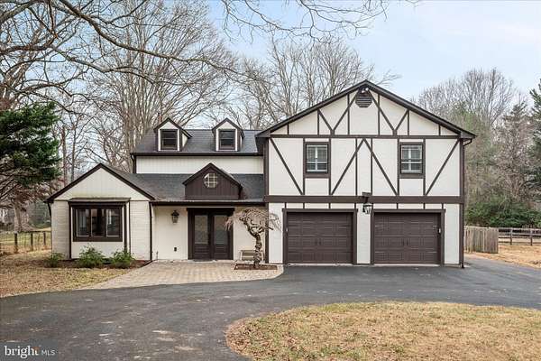 2.1 Acres of Residential Land with Home for Lease in Great Falls, Virginia