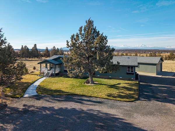 39 Acres of Land with Home for Sale in Terrebonne, Oregon