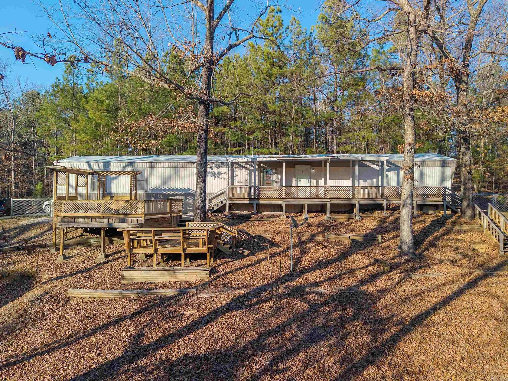 3.25 Acres of Residential Land with Home for Sale in Hot Springs, Arkansas