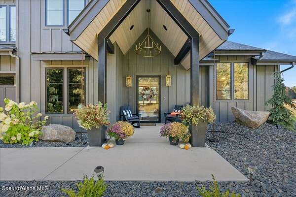 19.6 Acres of Land with Home for Sale in Sandpoint, Idaho