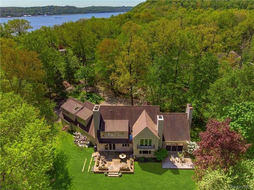 1.9 Acres of Residential Land with Home for Lease in Palisades, New York