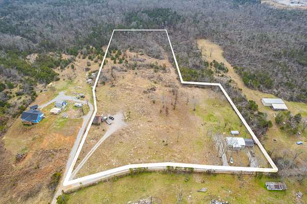 6.9 Acres of Residential Land with Home for Sale in Columbia, Tennessee