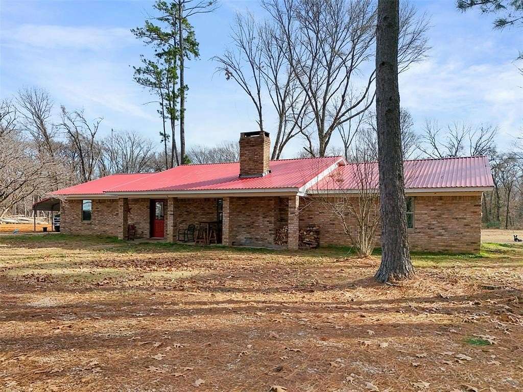 10.4 Acres of Land with Home for Sale in Ravenna, Texas