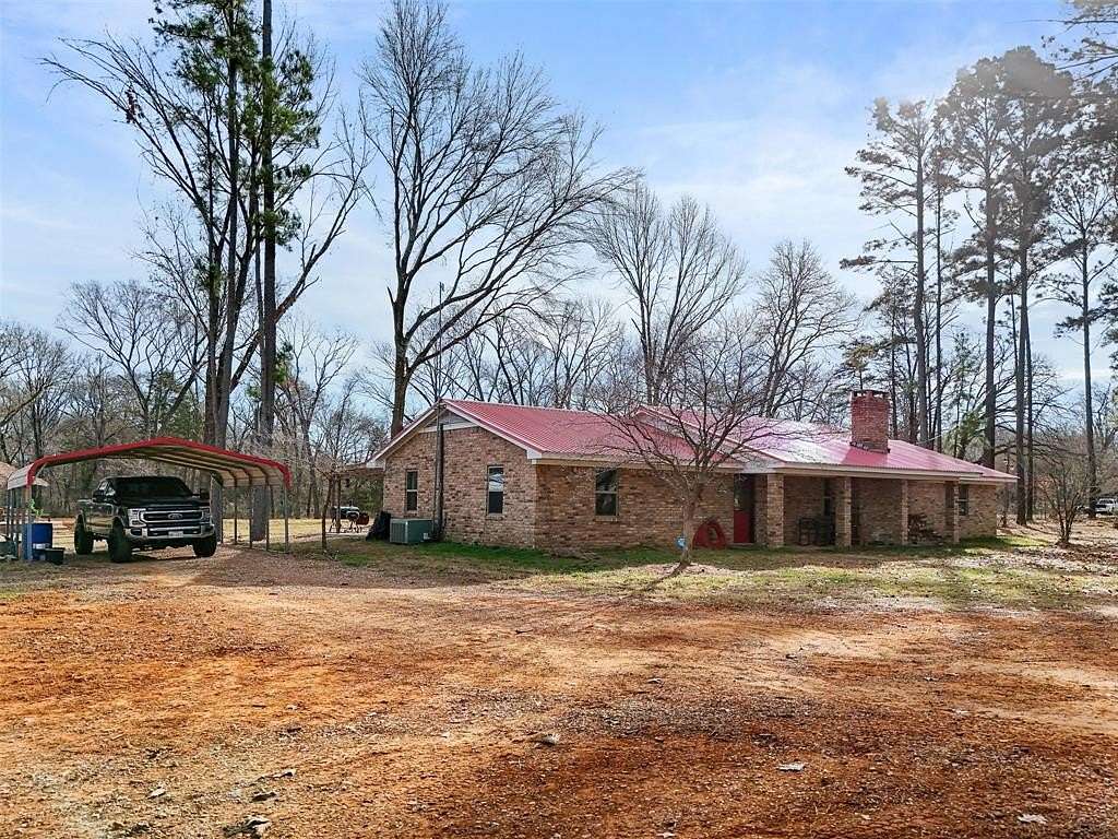 10.4 Acres of Land with Home for Sale in Ravenna, Texas