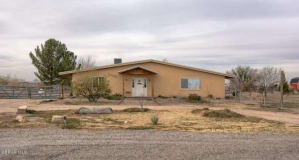 2.65 Acres of Residential Land with Home for Sale in Tornillo, Texas