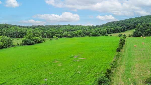 89 Acres of Land with Home for Sale in Lebanon, Tennessee