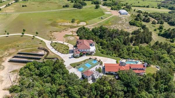 25 Acres of Agricultural Land with Home for Sale in Decatur, Texas