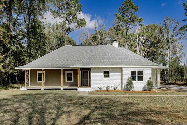 5 Acres of Residential Land with Home for Sale in Zachary, Louisiana