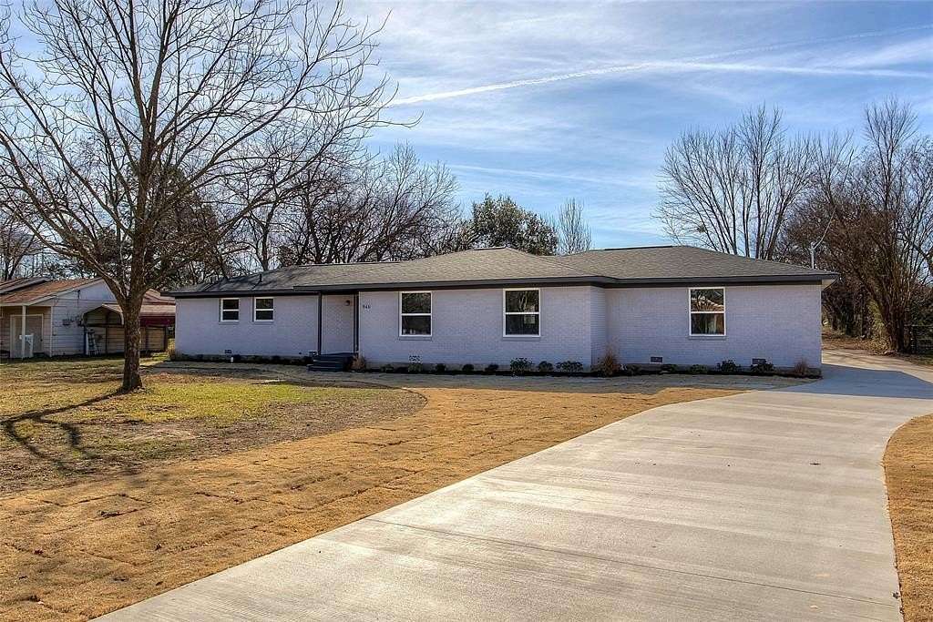 1.7 Acres of Residential Land with Home for Sale in Sulphur Springs, Texas