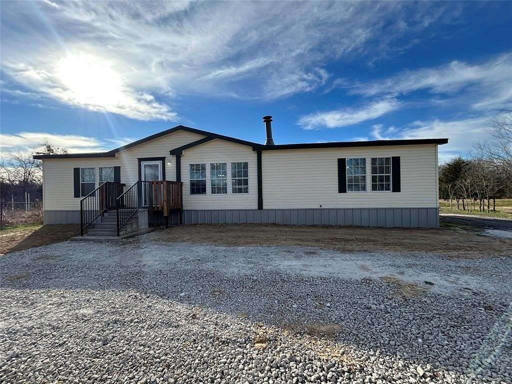 2.63 Acres of Residential Land with Home for Sale in Quinlan, Texas